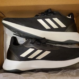 Adidas QT Racer Sport Black and Whites Shoes Women Size 10